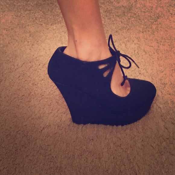 4.75 inch black wedges - Picture 1 of 3